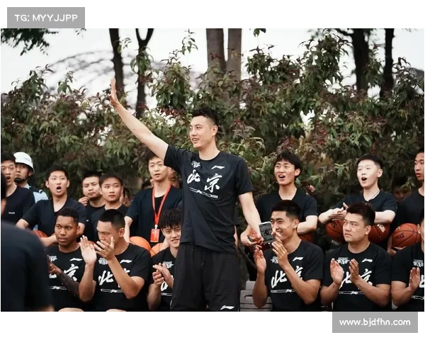 北京男篮顺利完成一周军训 汇演展示团结与坚韧精神(男篮军训是什么节目) 北京男篮顺利完成一周军训 汇演展示团结与坚韧精神(男篮军训是什么节目)